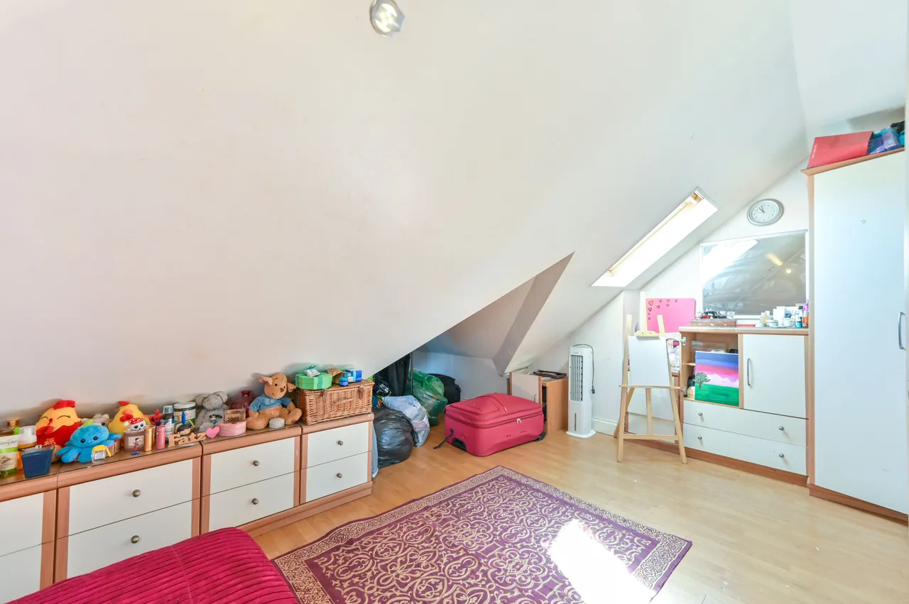 24 Hillcroft Crescent, Wembley, photo 9