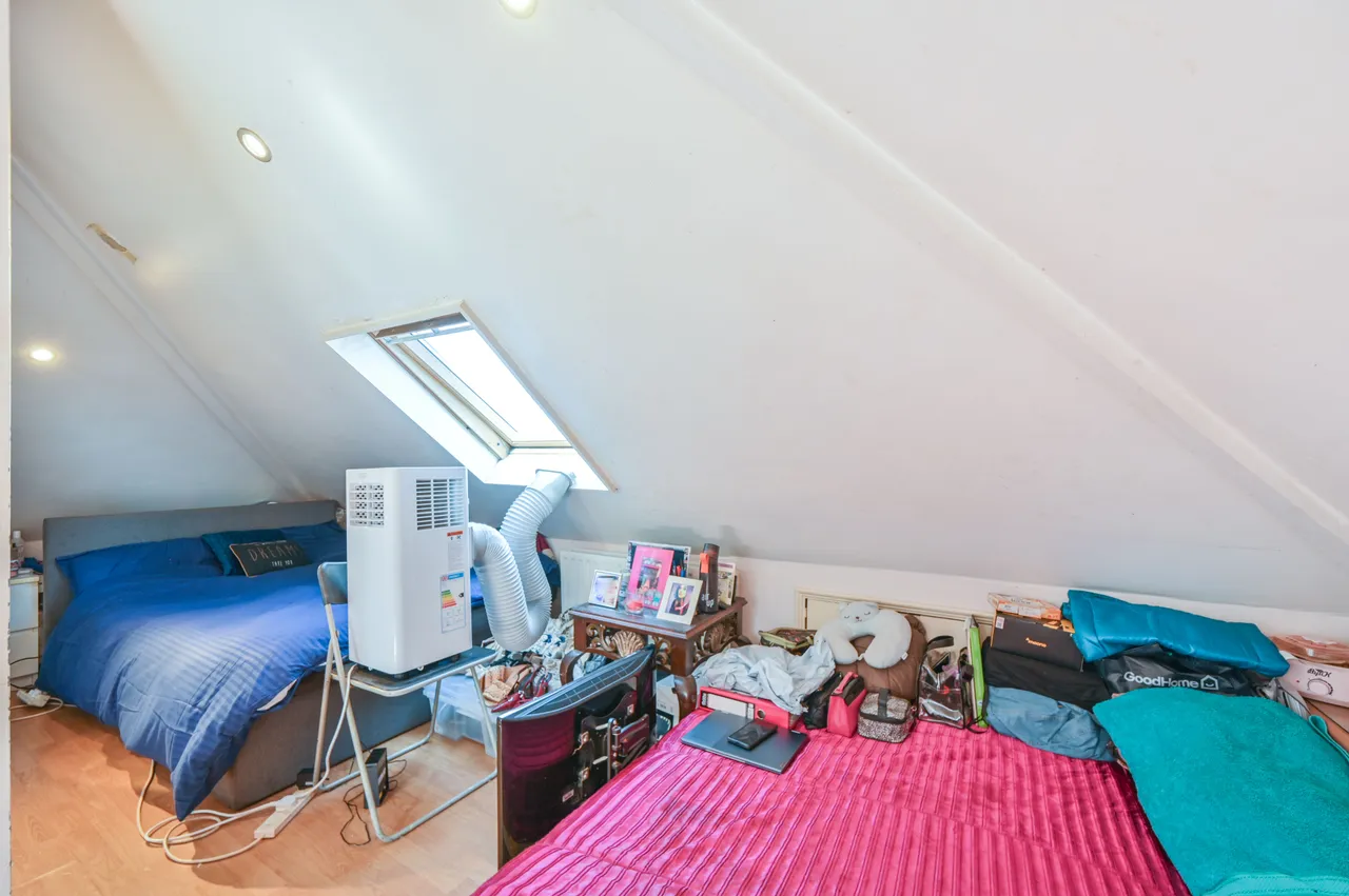 24 Hillcroft Crescent, Wembley, photo 11