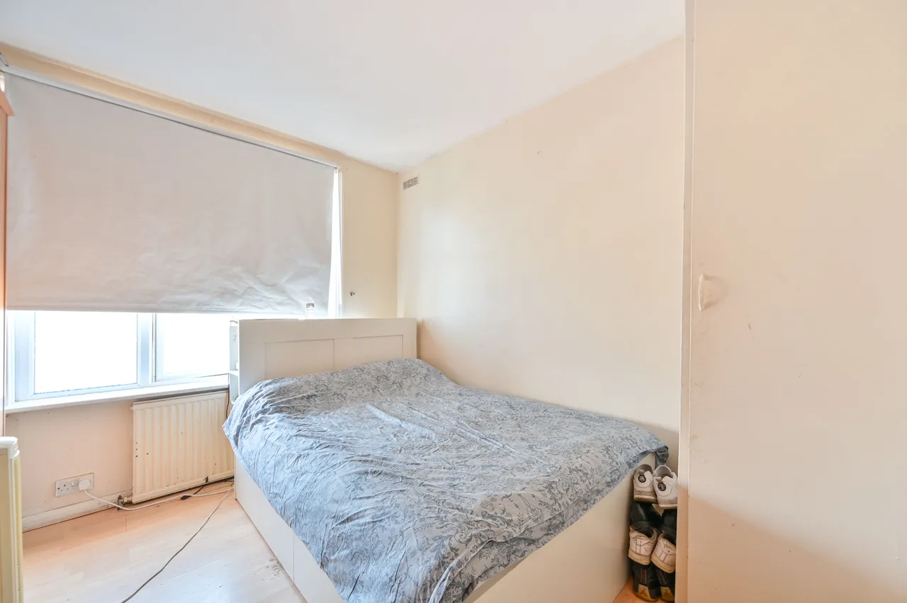 24 Hillcroft Crescent, Wembley, photo 8