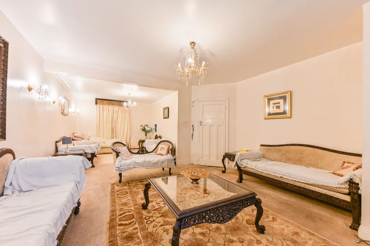 24 Hillcroft Crescent, Wembley, photo 4
