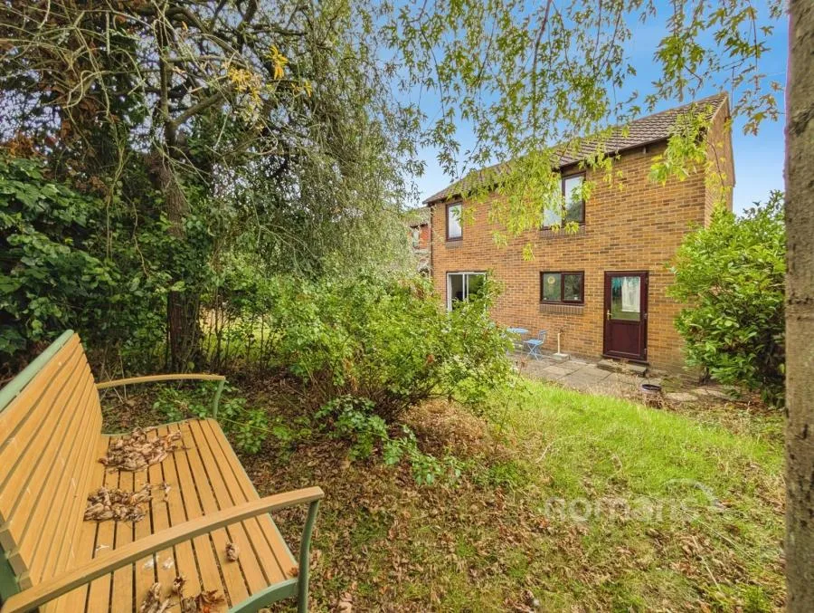 Chilcombe Way, Lower Earley, RG6, photo 16