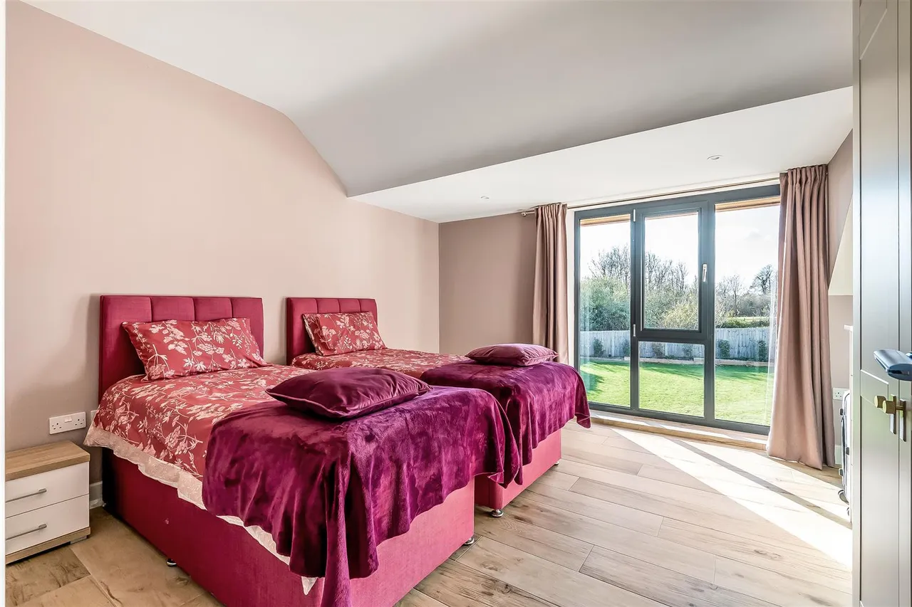 Yarm Way, Leatherhead, KT22, photo 21
