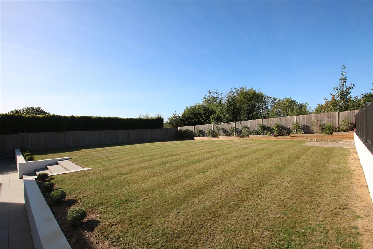 Yarm Way, Leatherhead, KT22, photo 7