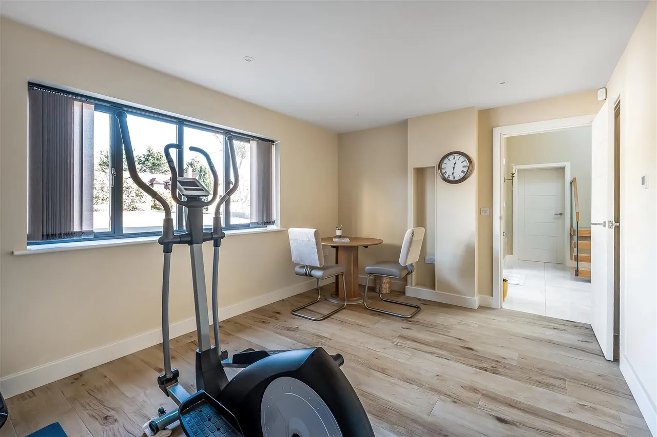 Yarm Way, Leatherhead, KT22, photo 10