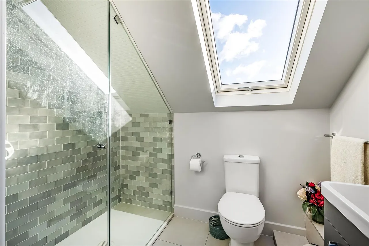 Yarm Way, Leatherhead, KT22, photo 19