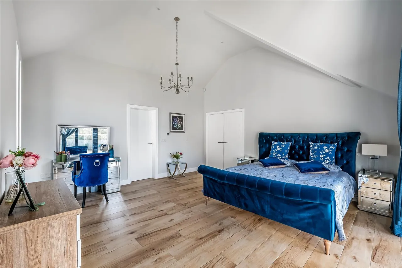 Yarm Way, Leatherhead, KT22, photo 12