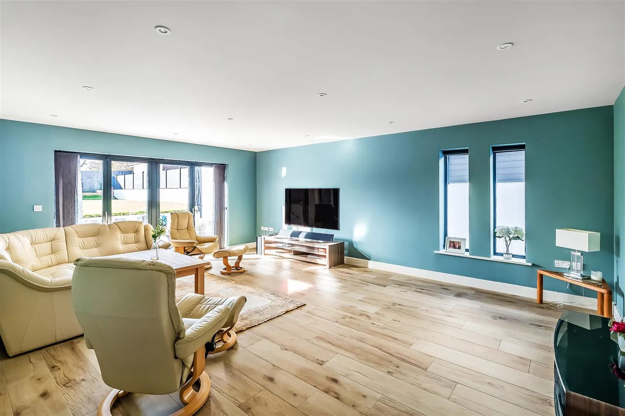 Yarm Way, Leatherhead, KT22, photo 8