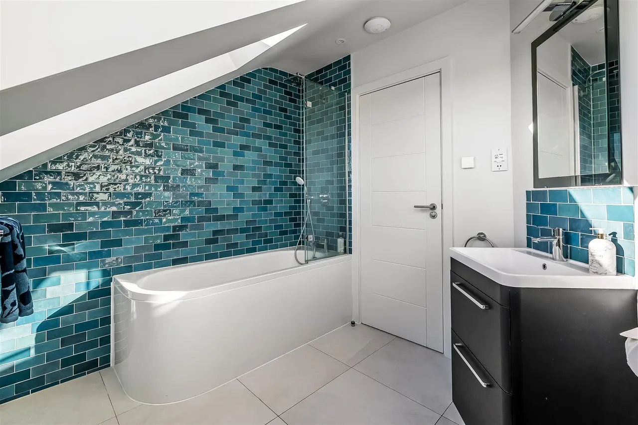 Yarm Way, Leatherhead, KT22, photo 20