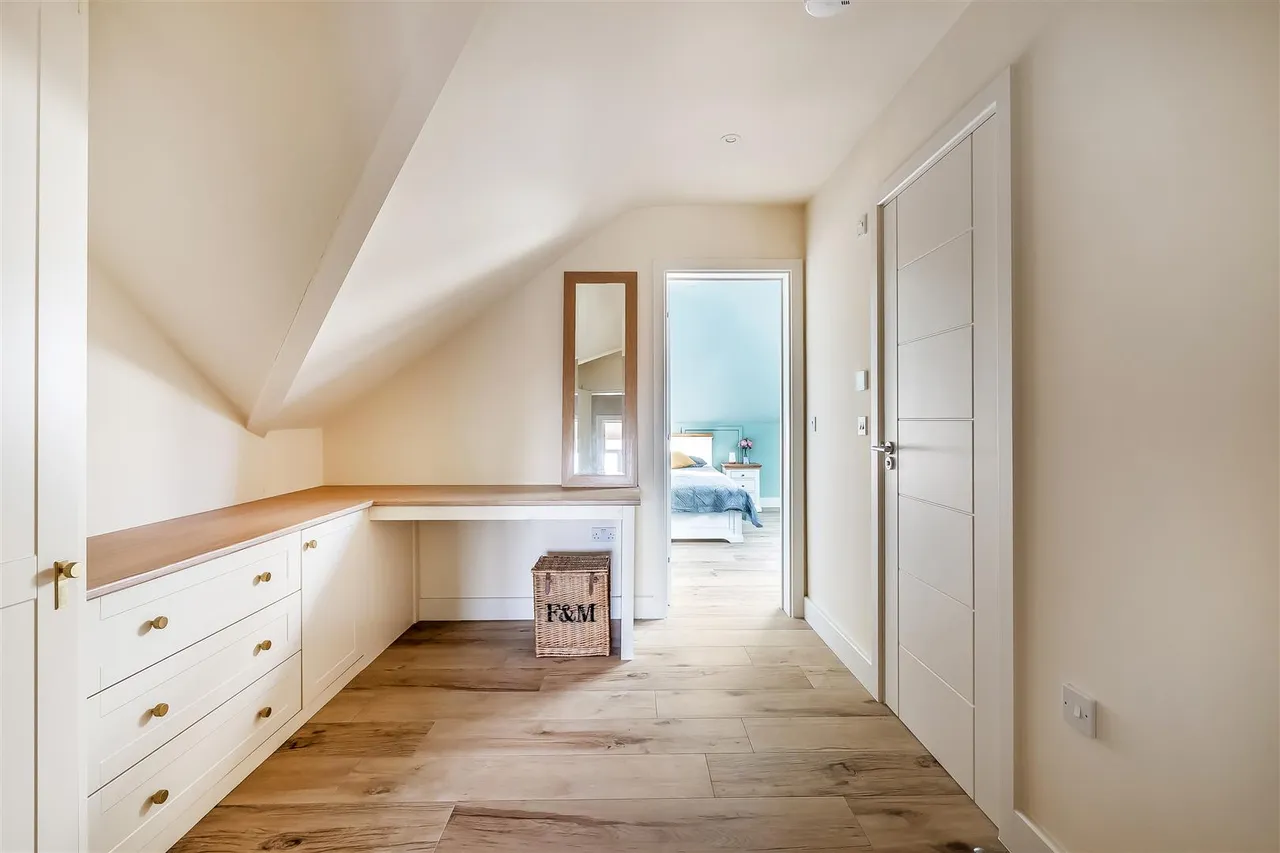 Yarm Way, Leatherhead, KT22, photo 13