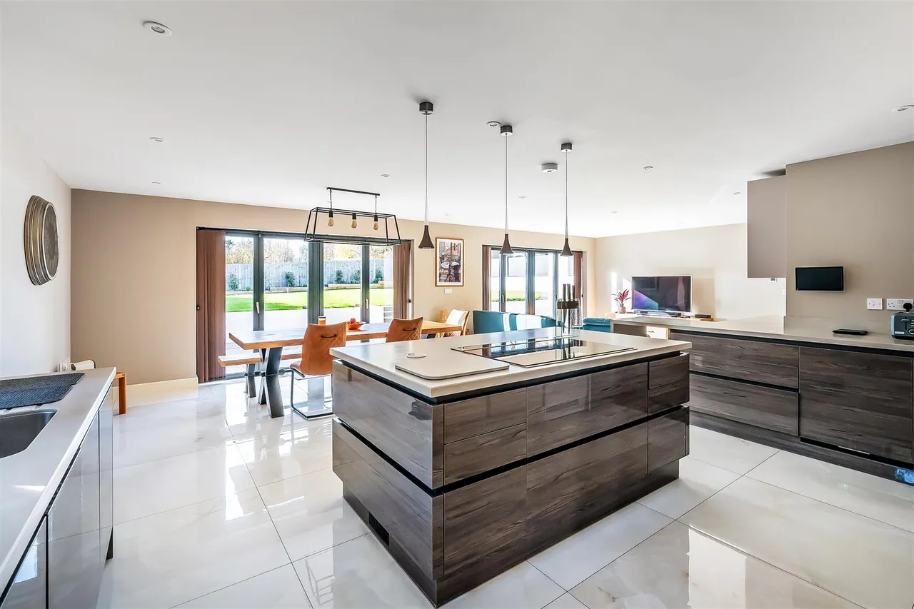 Yarm Way, Leatherhead, KT22, photo 5