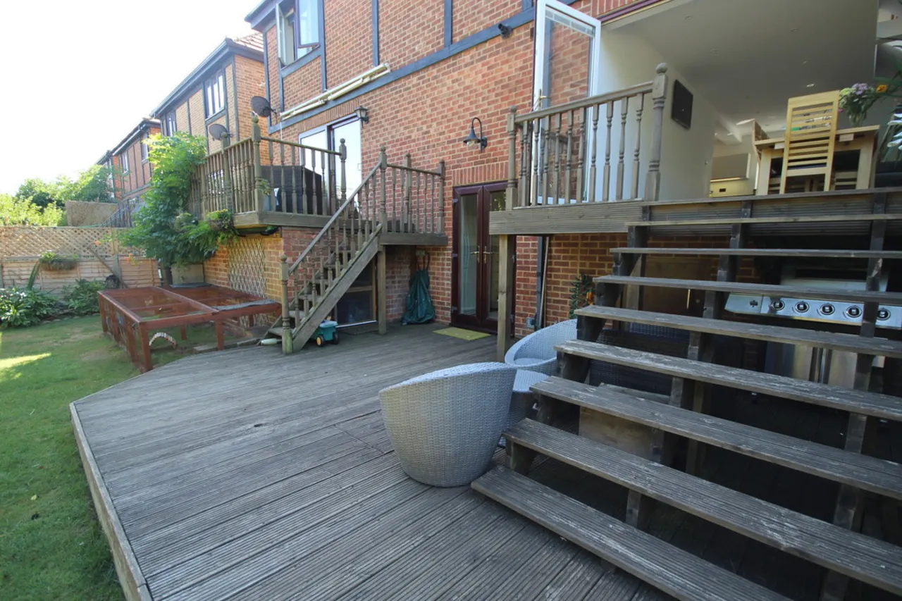 Penton Hook Road, Staines, photo 25