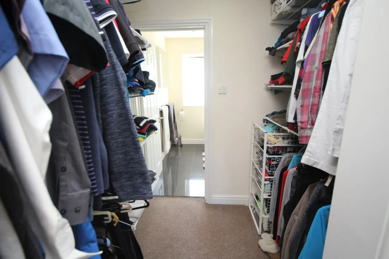 Penton Hook Road, Staines, photo 18
