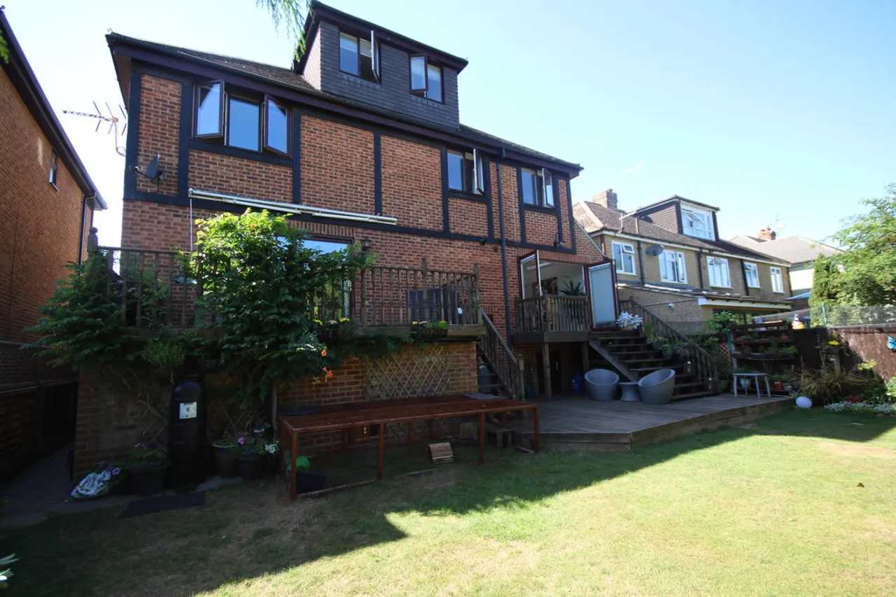 Penton Hook Road, Staines, photo 13