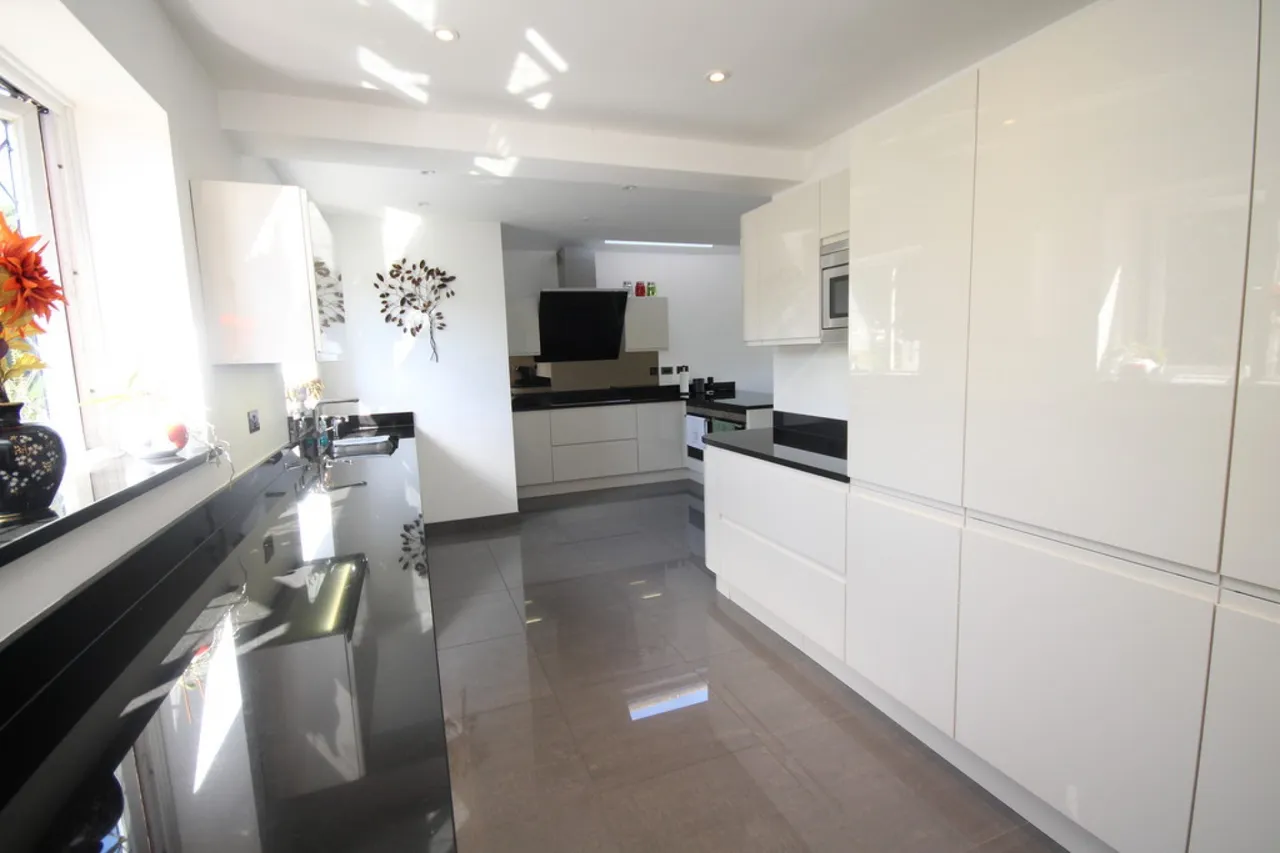 Penton Hook Road, Staines, photo 14