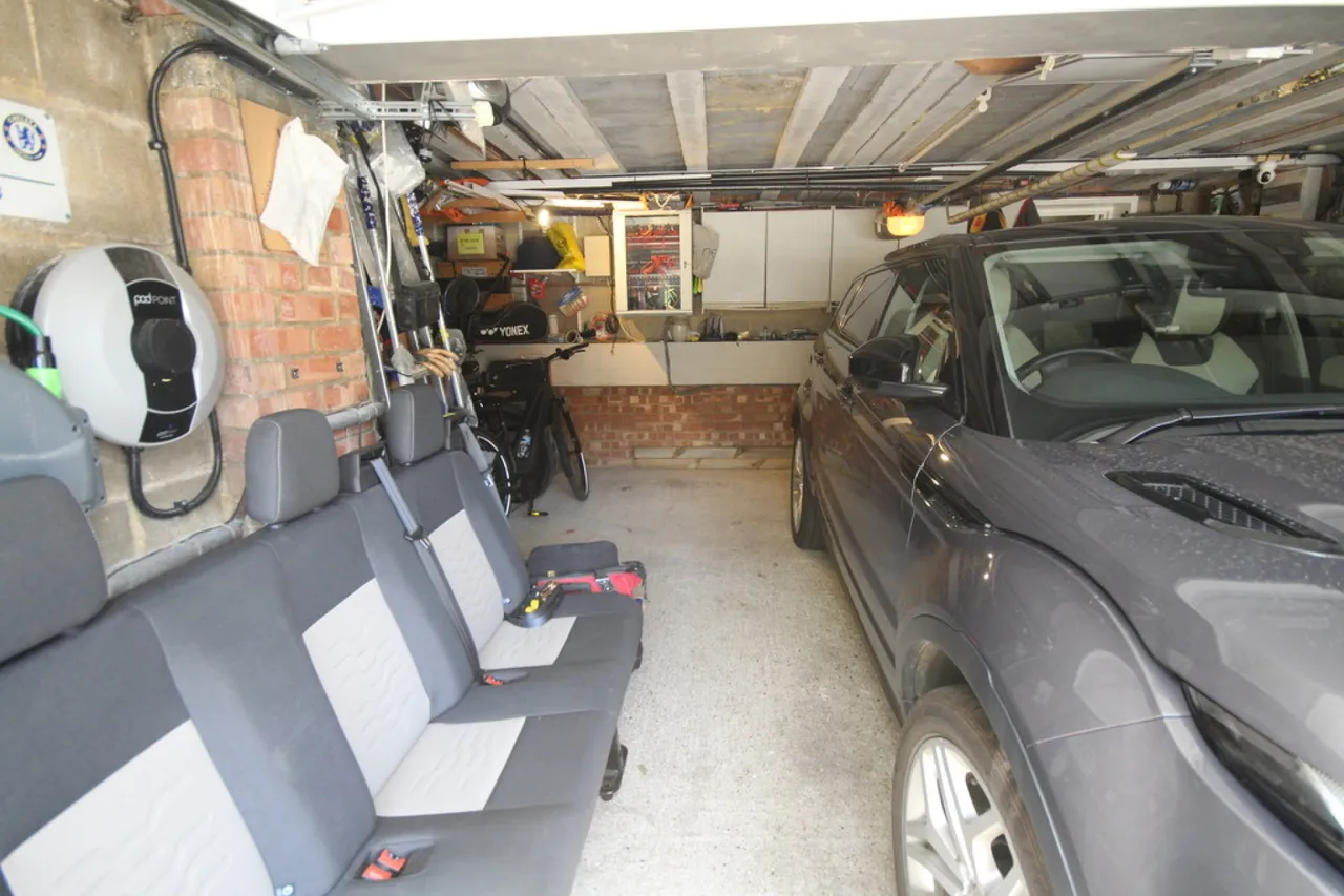 Penton Hook Road, Staines, photo 12