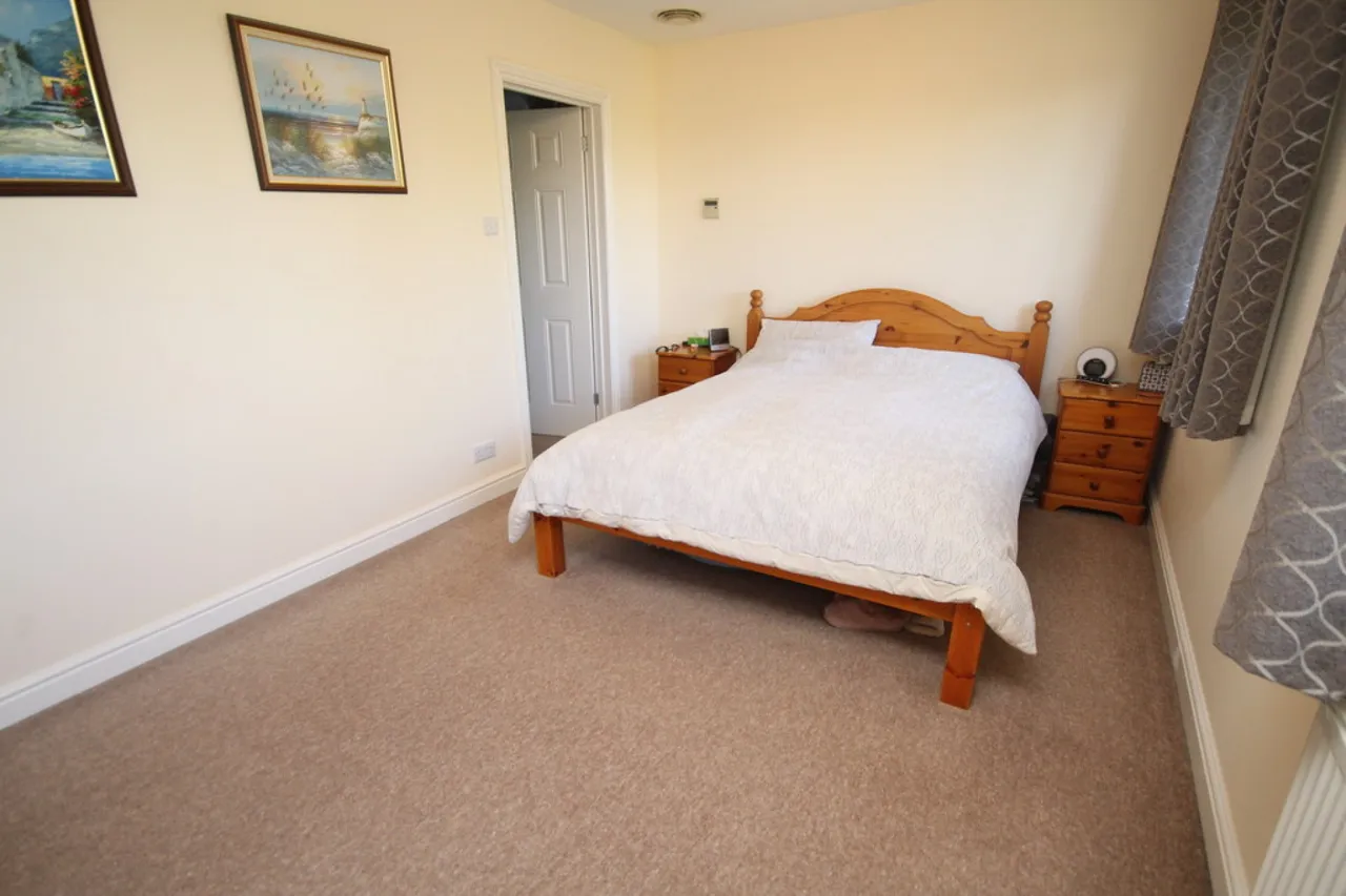 Penton Hook Road, Staines, photo 7
