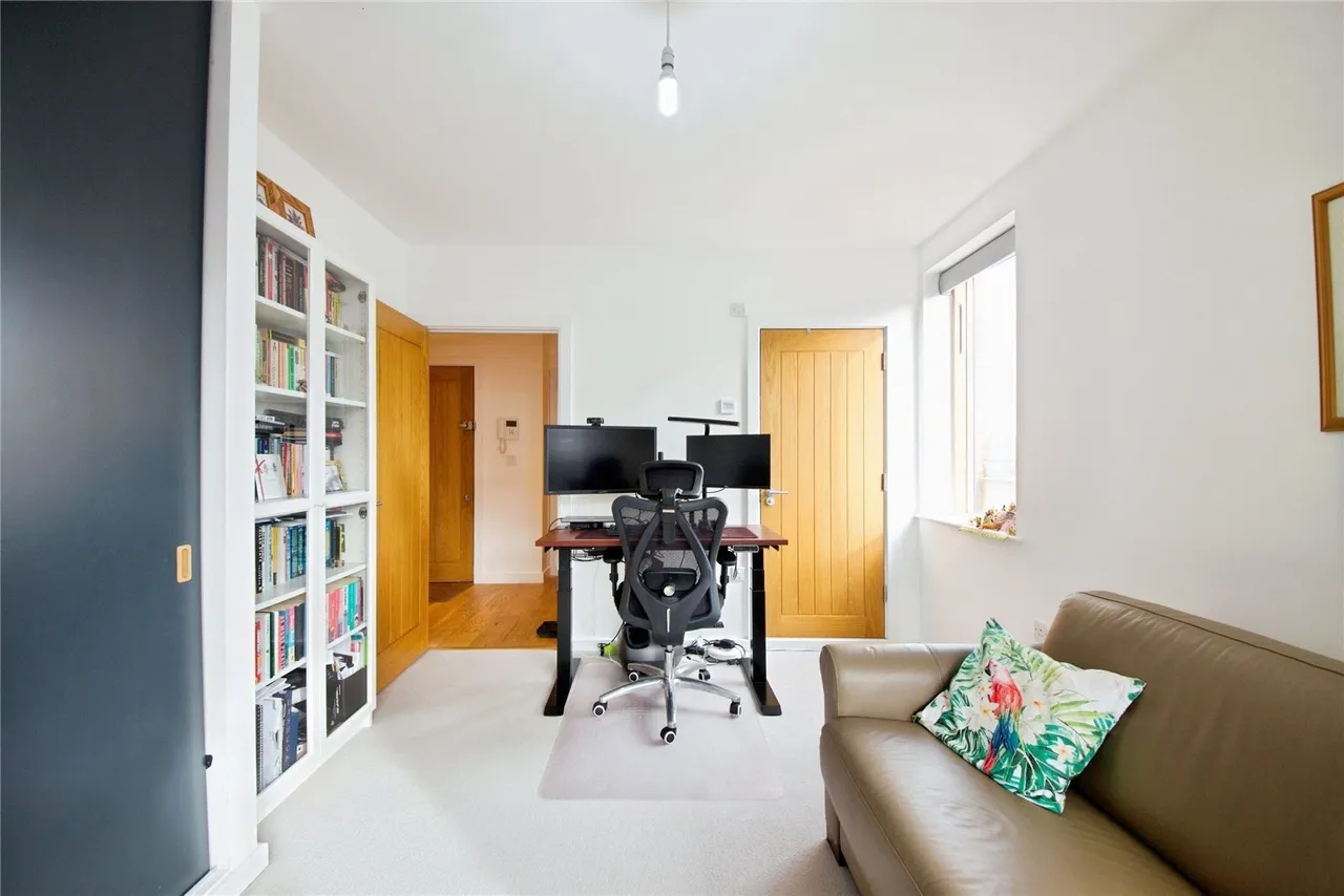 Woodhouse Road, London, N12, photo 13