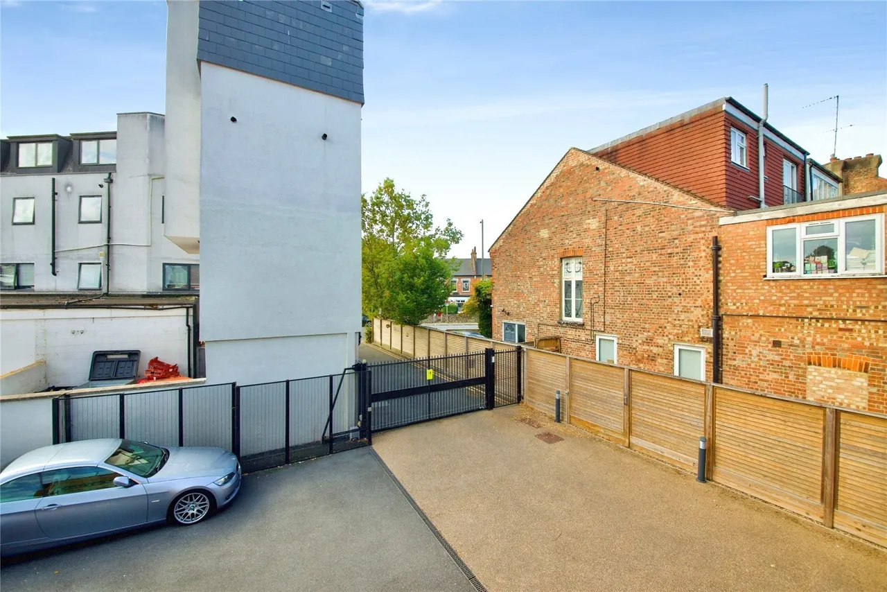 Woodhouse Road, London, N12, photo 18