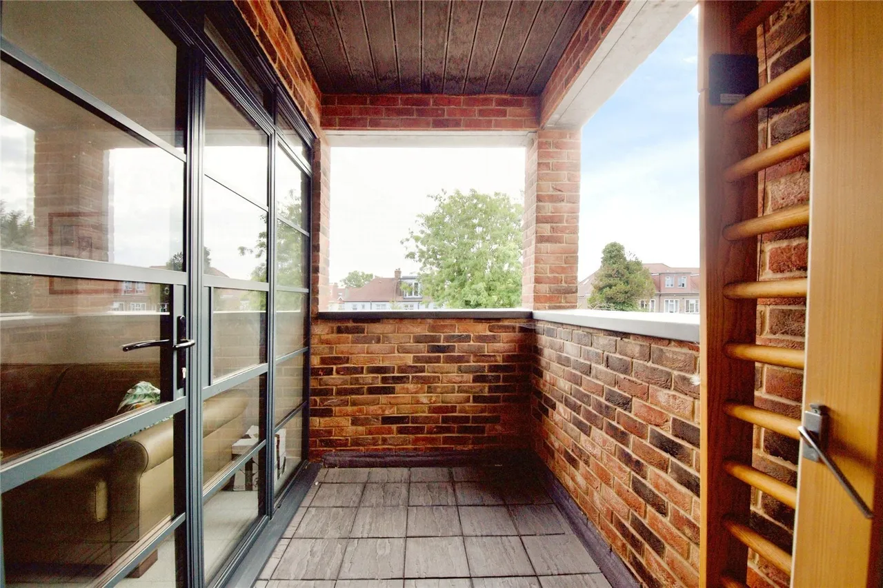Woodhouse Road, London, N12, photo 14