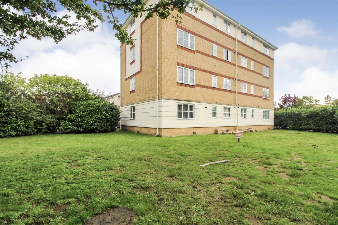Cobham Close, Cippenham, photo 7
