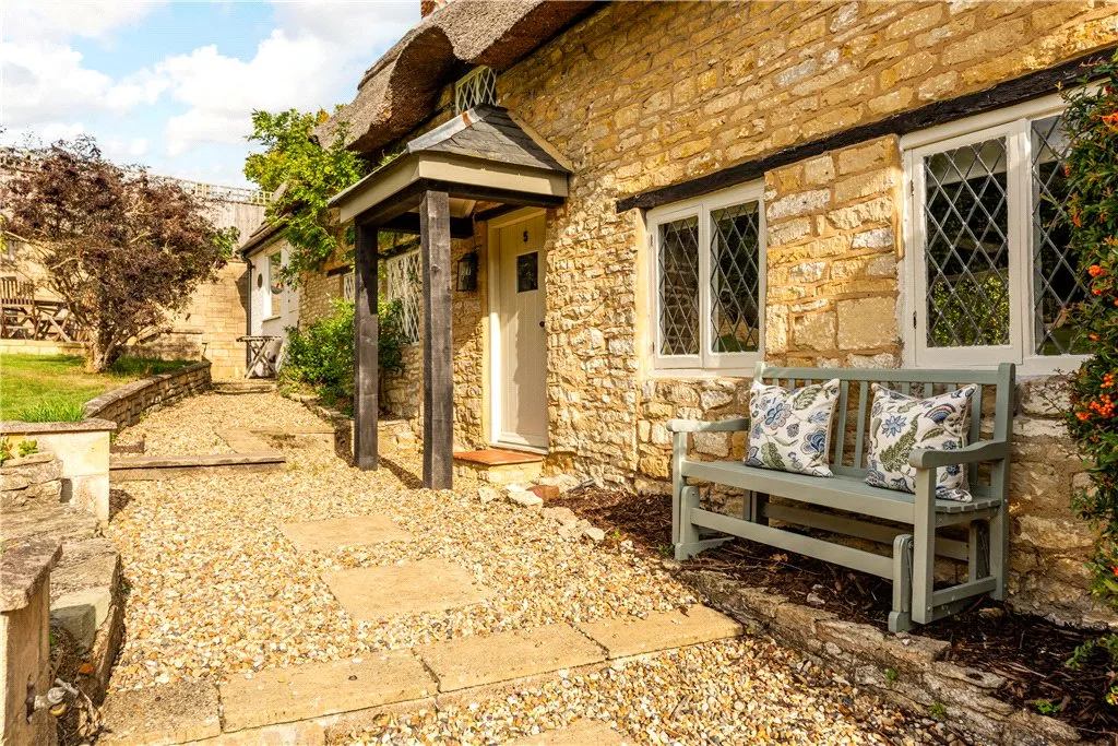 Grafton Road, Yardley Gobion, Northamptonshire, NN12 7UE, photo 18