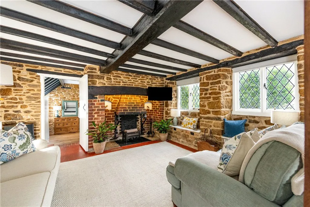 Grafton Road, Yardley Gobion, Northamptonshire, NN12 7UE, photo 6