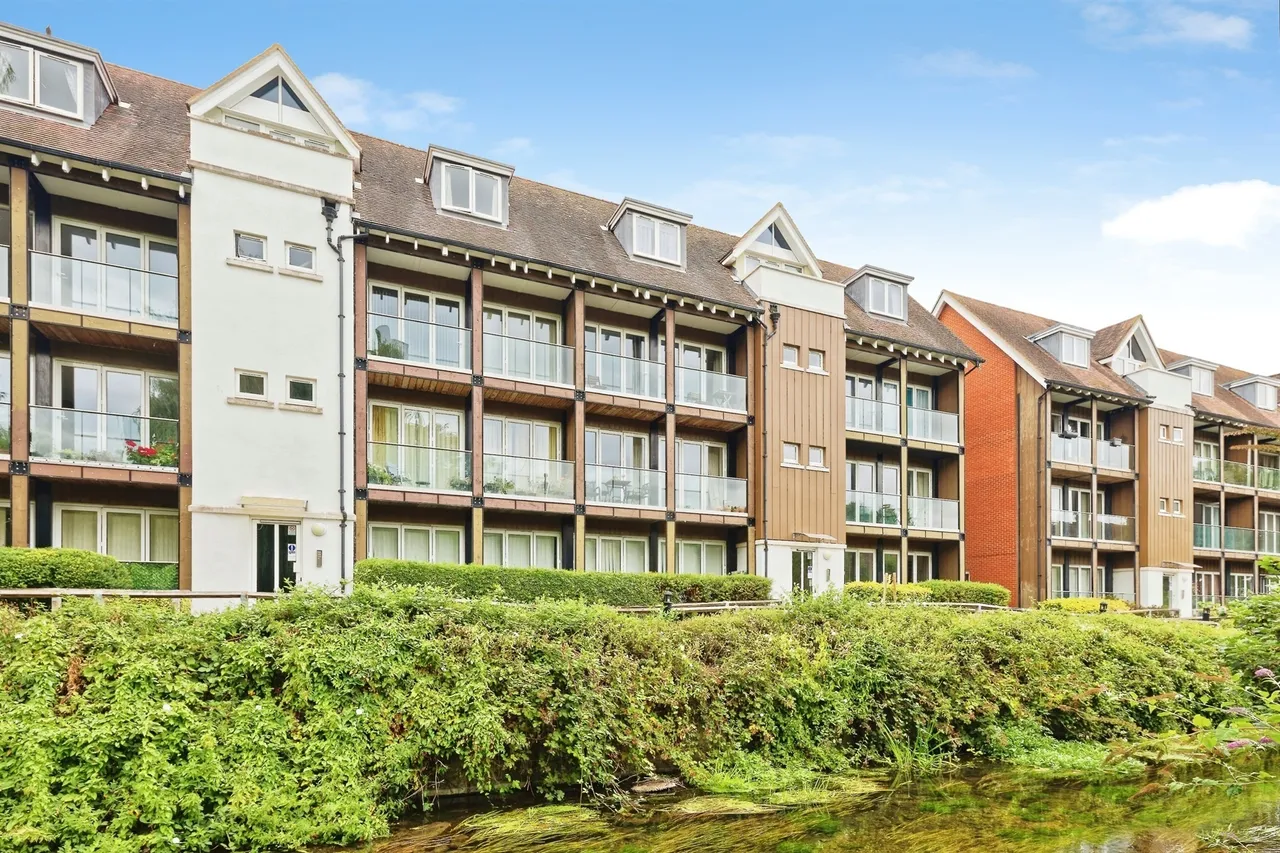 2 bed flat for sale — The Rope Walk, Canterbury