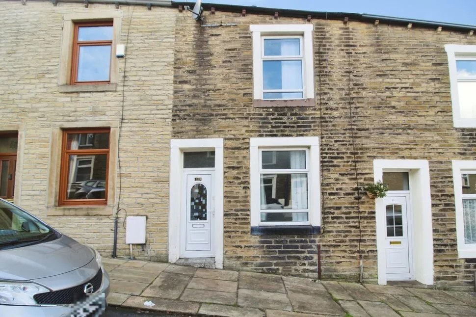 2 bed house to rent, Oxford Street, Colne, BB8