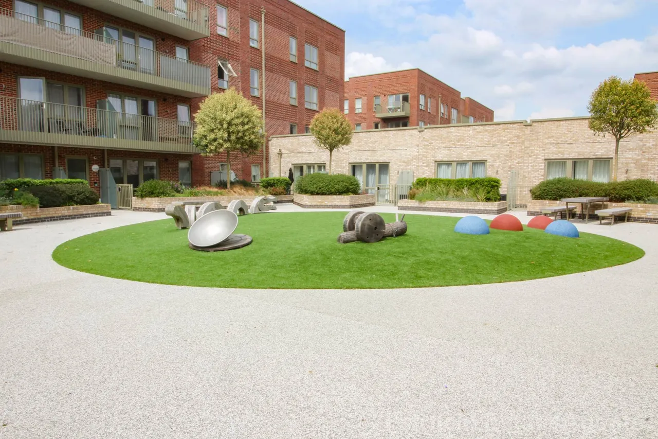 Tom Lake Way, Watford, WD19, photo 15
