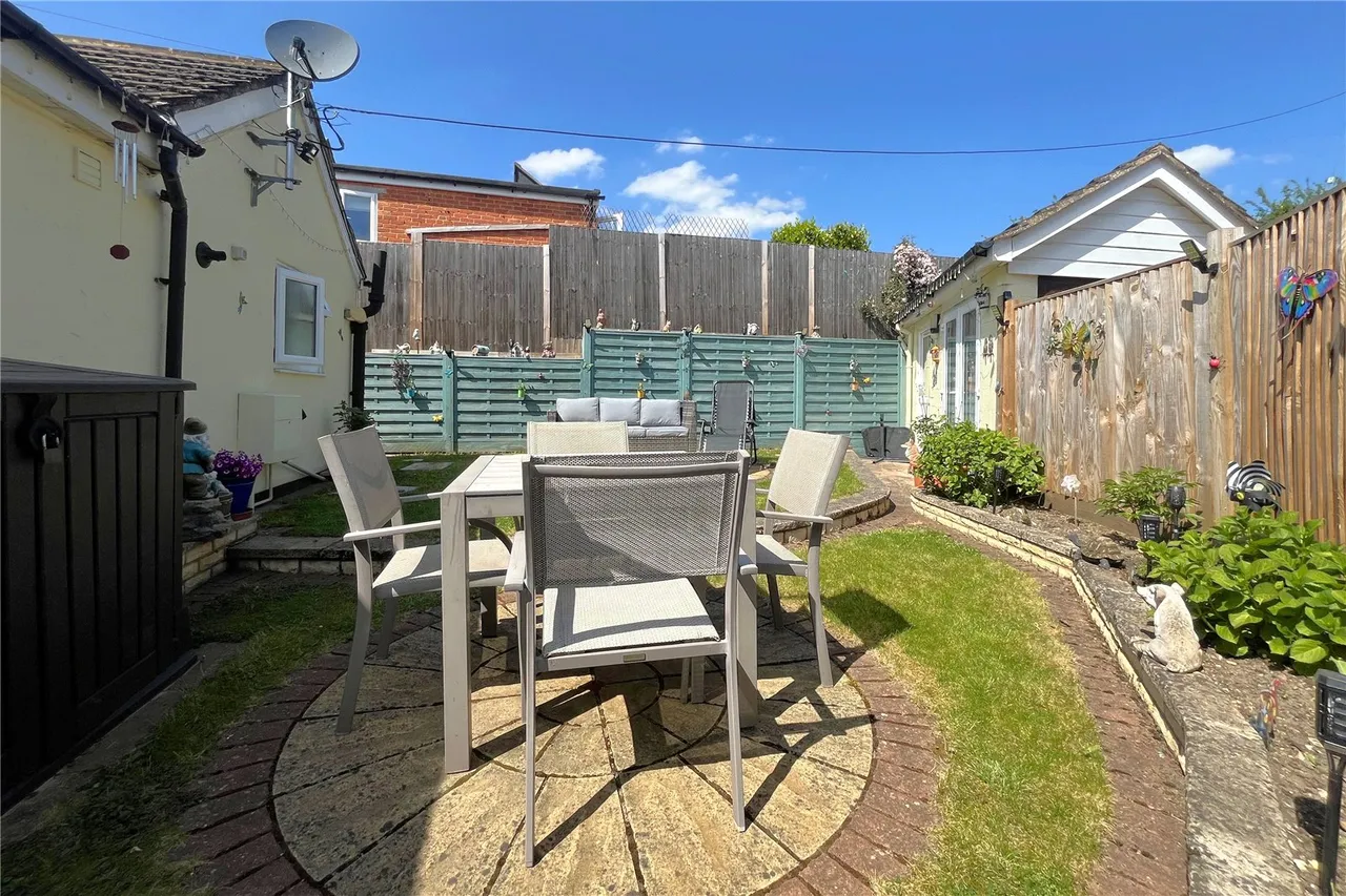 Folly Lane North, Farnham, Surrey, GU9 0HU, photo 11