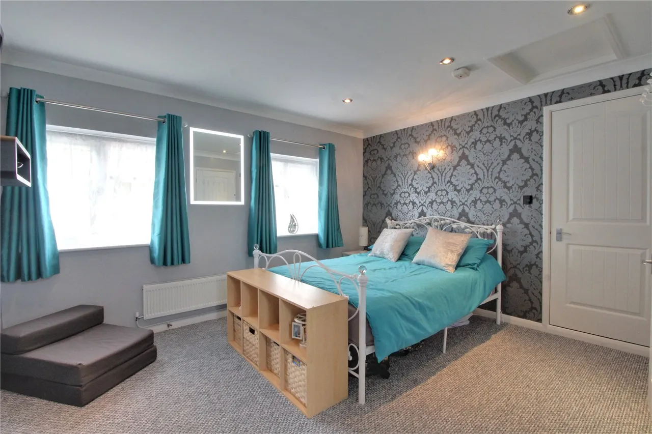 Folly Lane North, Farnham, Surrey, GU9 0HU, photo 6