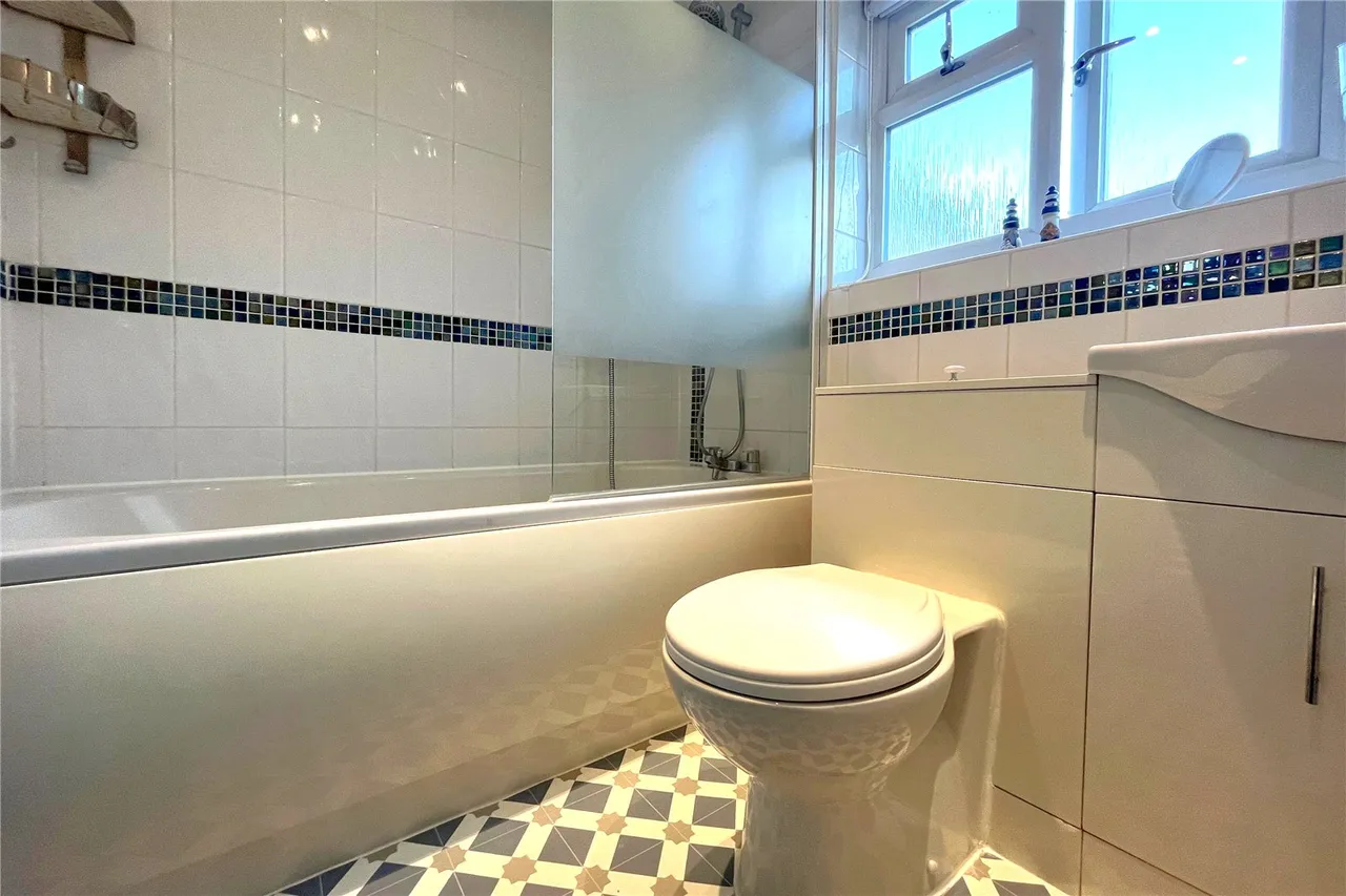 Folly Lane North, Farnham, Surrey, GU9 0HU, photo 10
