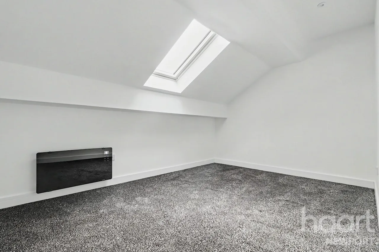 Commercial Street, NP20, photo 7