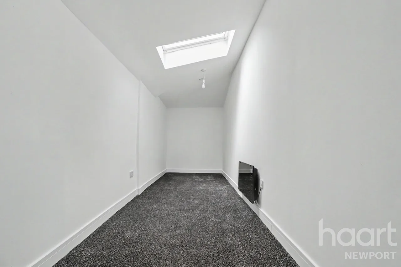 Commercial Street, NP20, photo 6