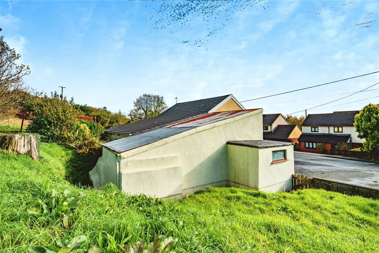 Meinciau Road, Mynyddygarreg, SA17, photo 14
