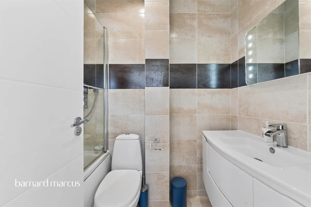 Voewood Close, New Malden, photo 8