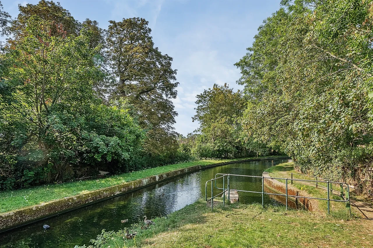 Cunard Crescent, London, N21, photo 12