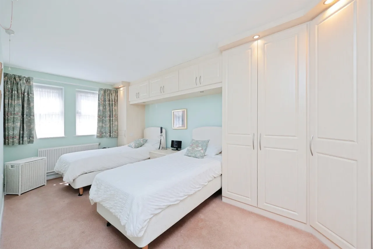 Lower High Street, Watford, WD17, photo 2