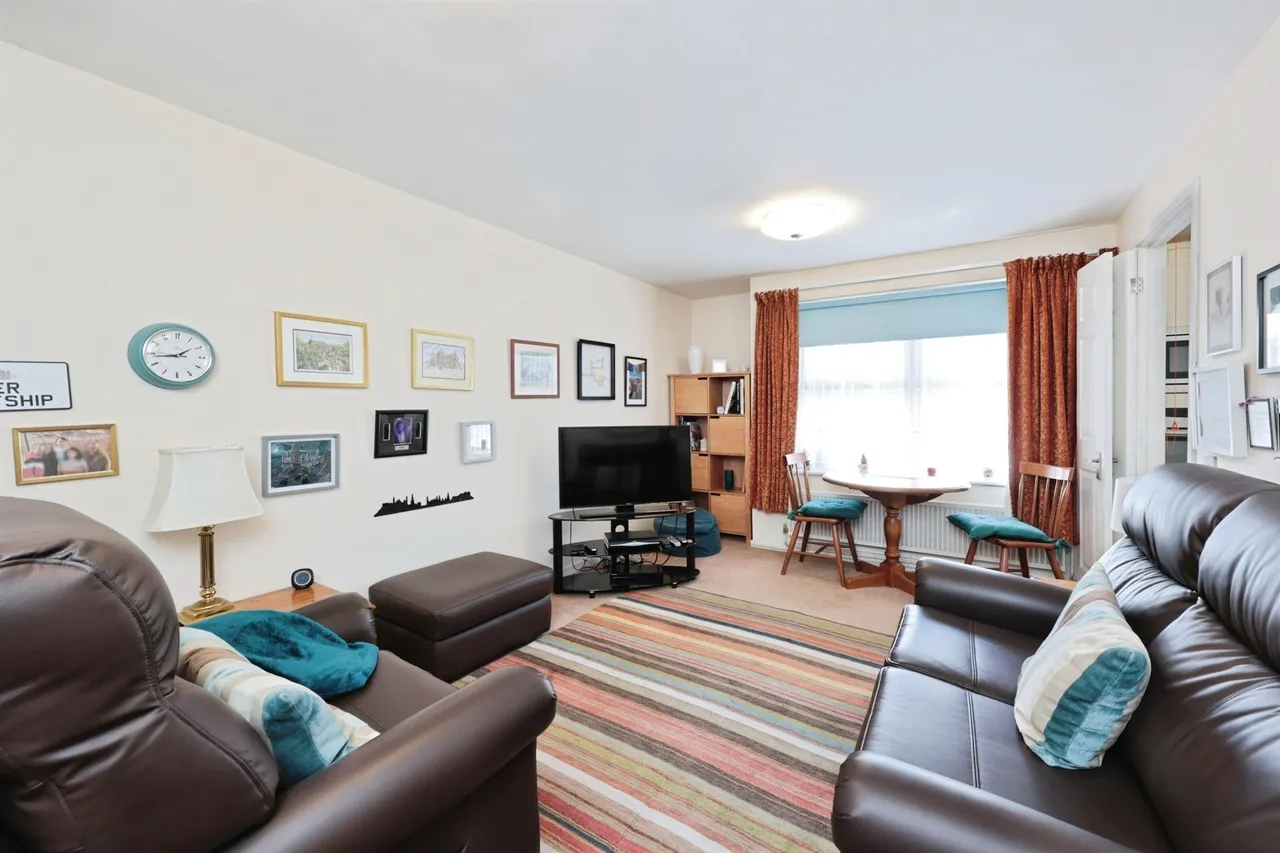 2 bed flat for sale, Lower High Street, Watford, WD17