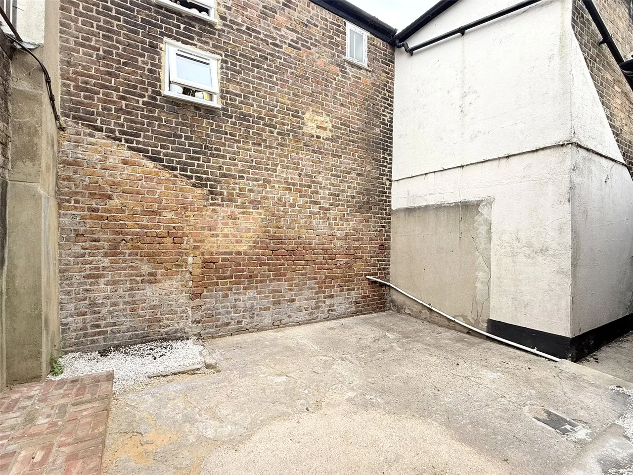 Nesbitts Alley, High Street, Barnet, Hertfordshire, EN5 5XG, photo 4