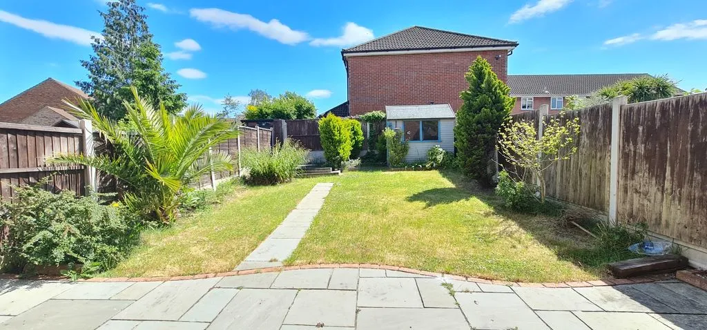 Tendring Avenue, Rayleigh, Essex, SS6 9SB, photo 3
