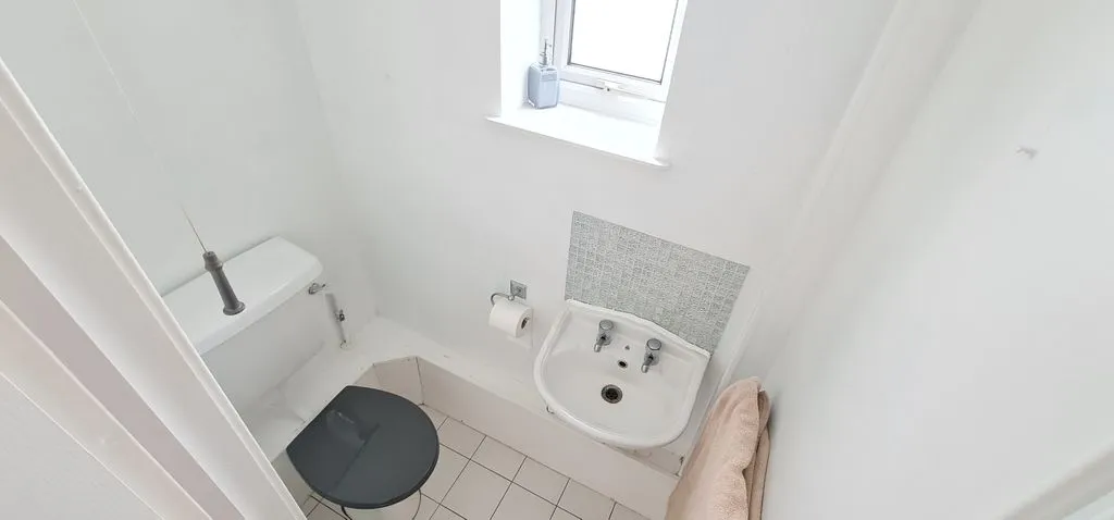 Tendring Avenue, Rayleigh, Essex, SS6 9SB, photo 11