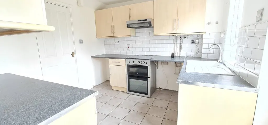 Tendring Avenue, Rayleigh, Essex, SS6 9SB, photo 6