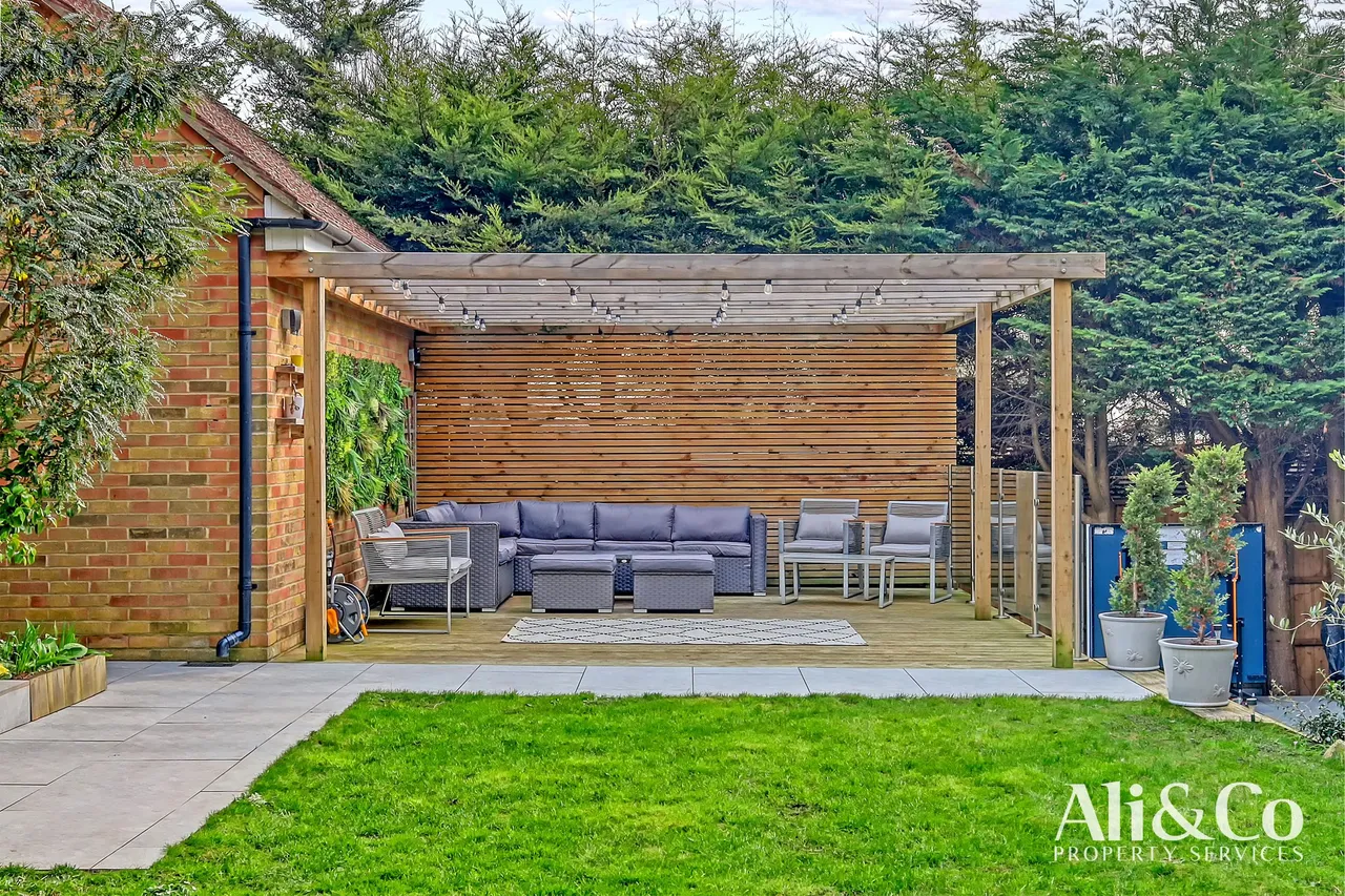 Henry De Grey Close, Grays, Essex, RM17 5GH, photo 2