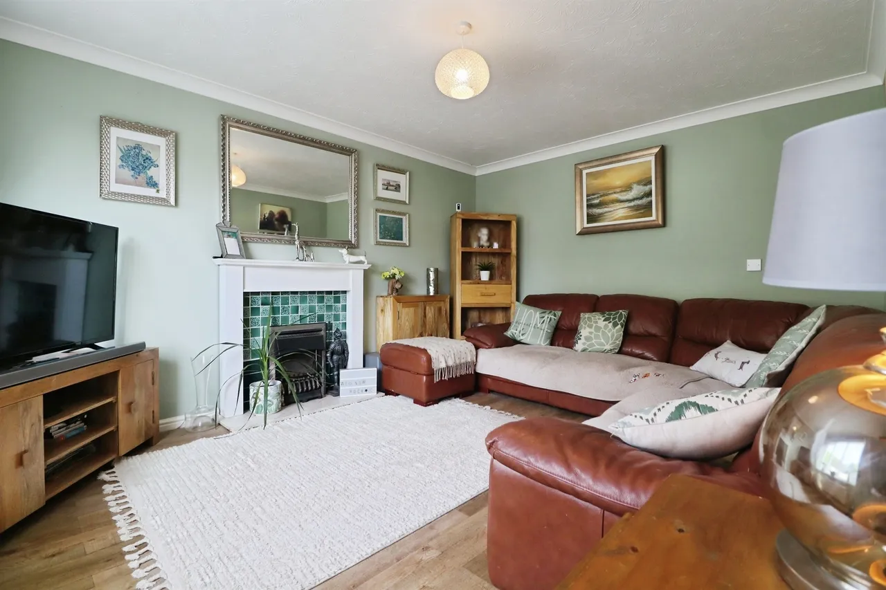 Ffordd Glas Y Dorlan, Llantwit Fardre, Pontypridd, photo 2