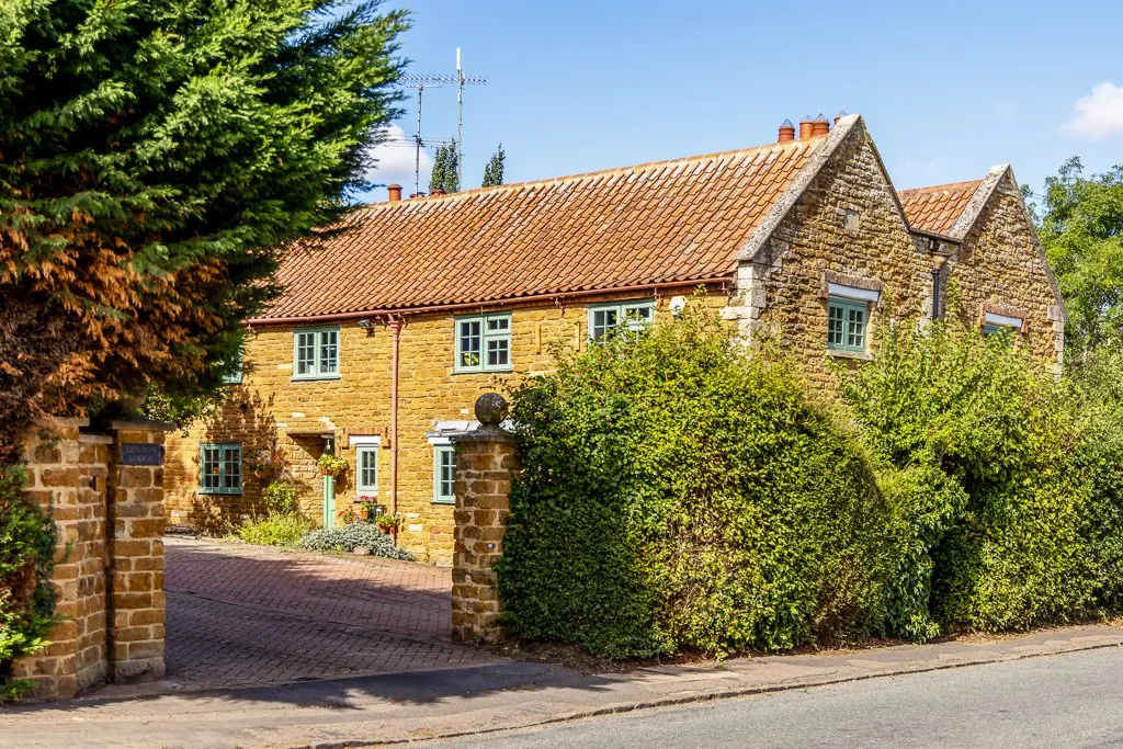 6 bed house for sale, Main Street, Denton, NG32