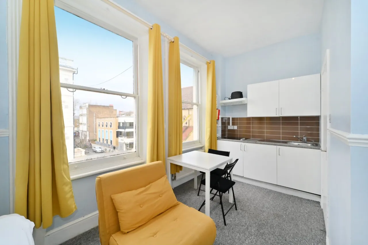 flat to rent, Castletown Road, West Kensington, W14