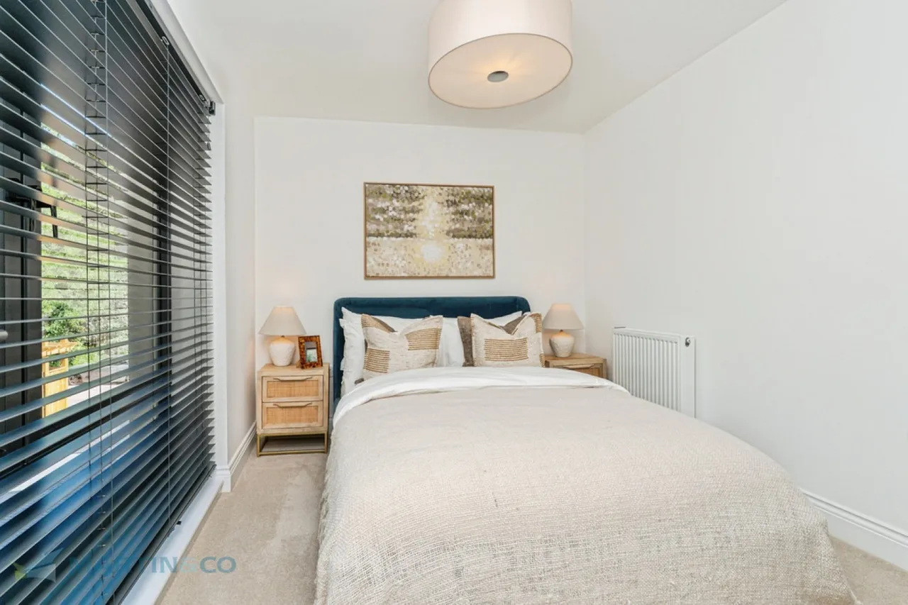 Shores Road, Horsell, GU21, photo 14