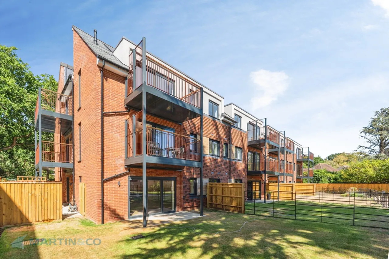 Shores Road, Horsell, GU21, photo 19