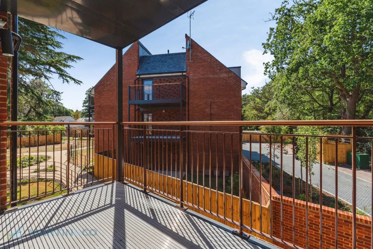 Shores Road, Horsell, GU21, photo 16